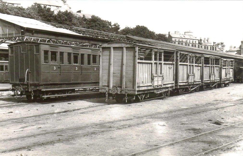 MSR[HI] - "K" vans and a "C" carriage