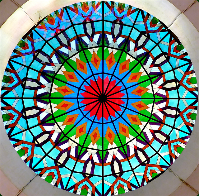 Mutrah : la cupola trasparente multicolor del Souq