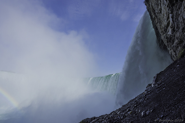 Niagara Falls - Journey Behind the Falls ... P.i.P.  (© Buelipix)