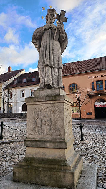 točené pivo a klobása