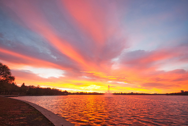 Wascana fountain at sunrise