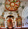 Heilig Geist Spital Kirche in Füssen. Altar mit Seitenaltären.  ©UdoSm
