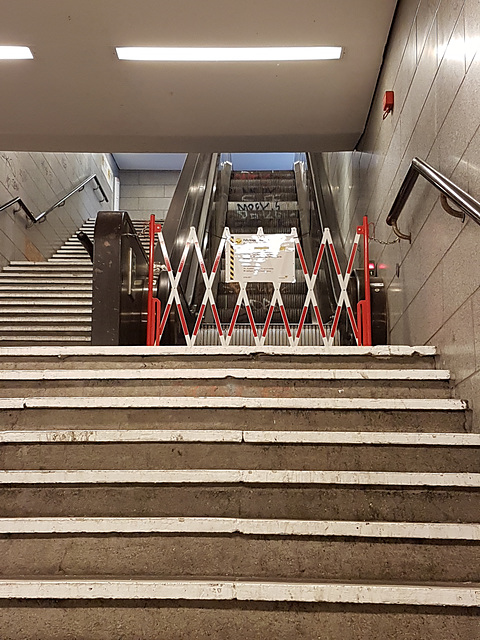 Escalator to nowhere / Rolltreppe ins  Nichts