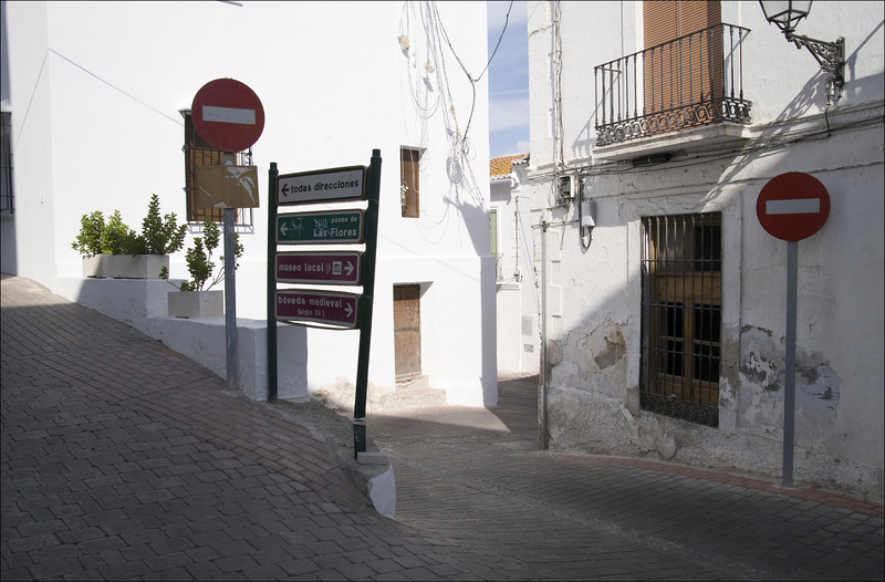 Todas directions — no entry.
