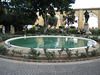 Malta - Bänke am Brunnen