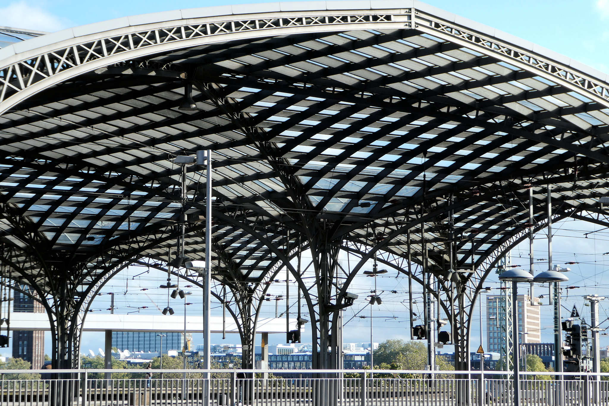 HFF vom Kölner Hauptbahnhof (2xPiP)