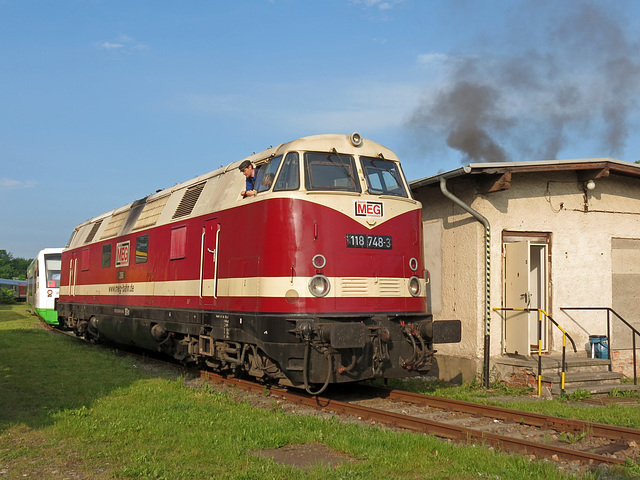118 748-3 in Diensten der MEG (Mitteldeutsche Eisenbahn)