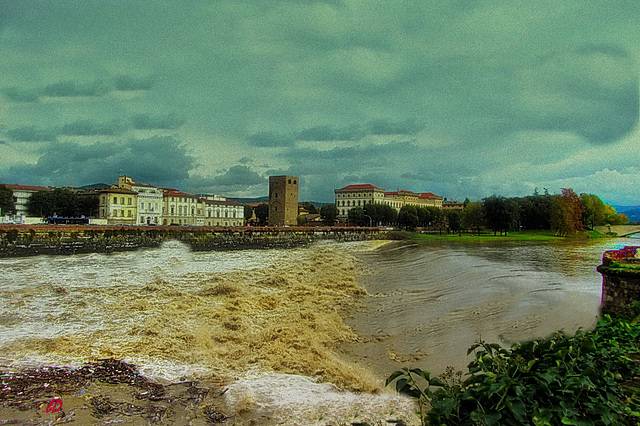 Arno in piena