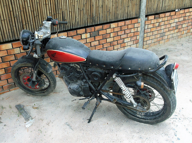 Honda poussiéreuse / Dusty Honda