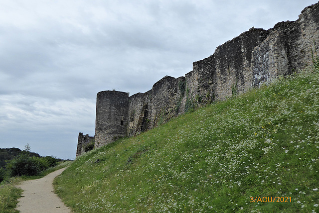 les célèbres remparts de SAINTE SUZANNE