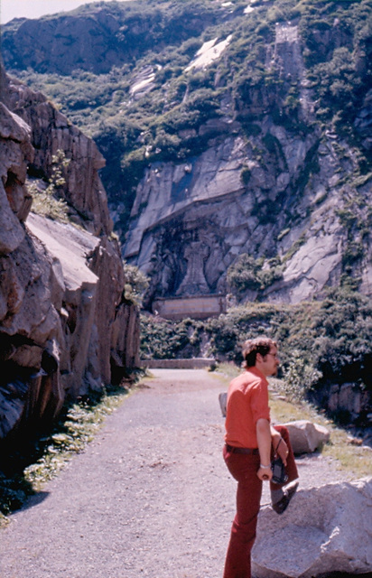 Bij Teufelsbrúcke  1975  switserland