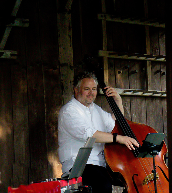 Bass : Michael Camman