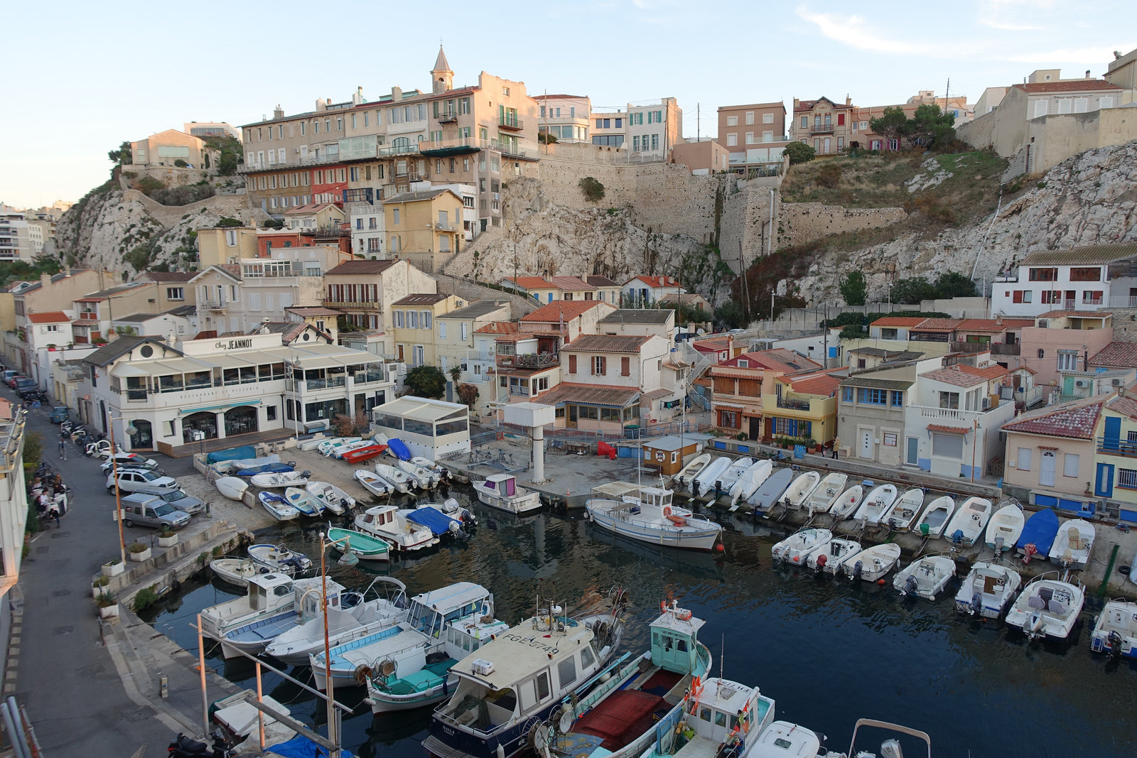 Chez Jeannot Port de pêche au vallon des Auffes Marseille