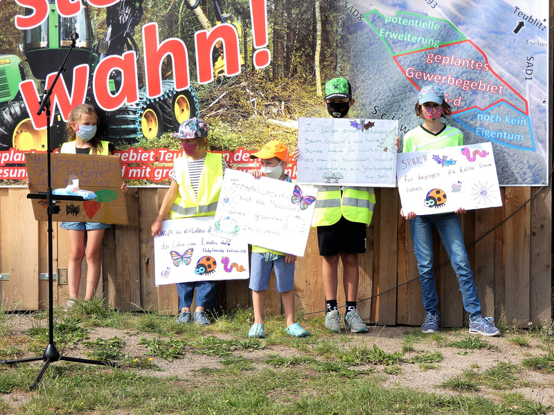 Kinder malen Plakate