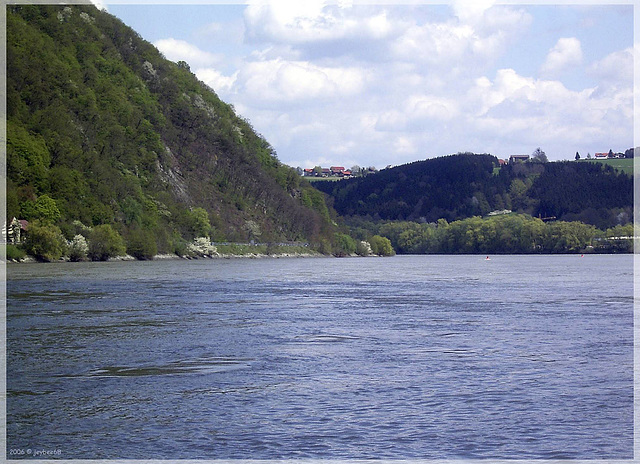 Zusammenfluß von Donau und Inn