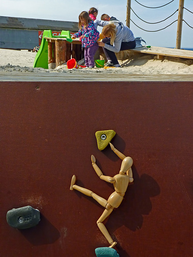 23b/50 -  Happy Children's Fence
