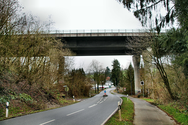 Brücke der A535 über dem Oberdüsseler Weg (Wülfrath) / 15.01.2022