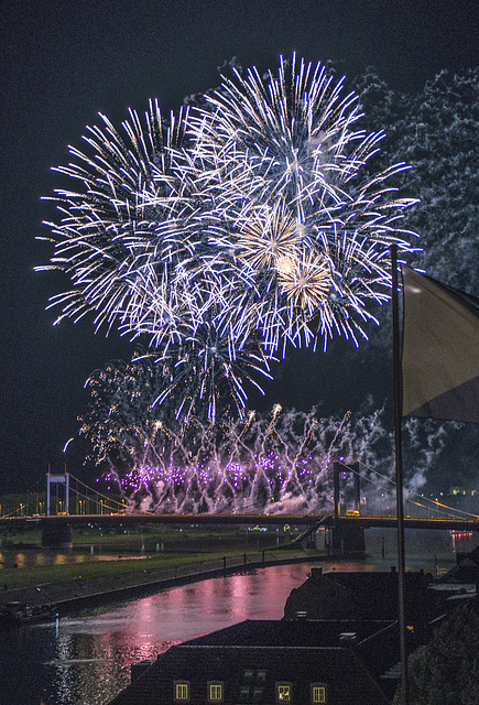 Feuerwerk in Duisburg-Ruhrort