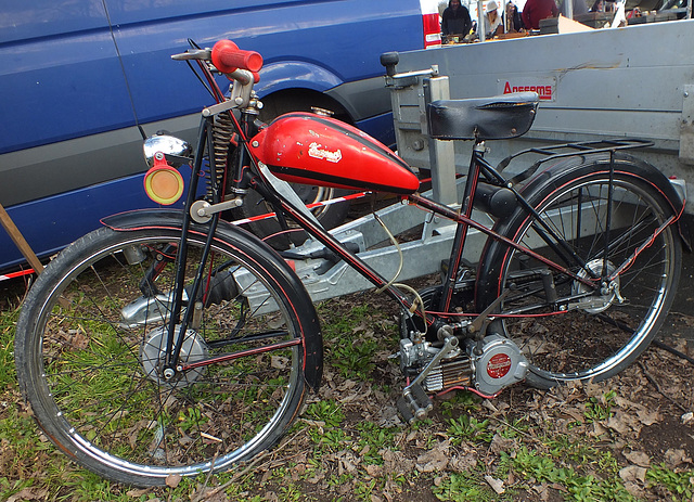 Vélo motorisé "Mosquito" années 50 environ (Bourse d'échange de Bergerac)