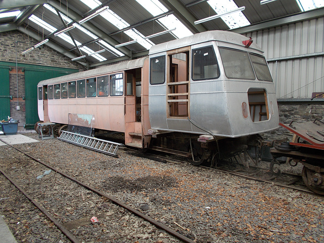 IoM[1] - Diesel railcar {No.s 19 or 20}