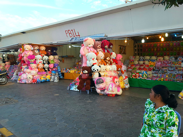 Toys ,fair on Boulevard along Mekong river ,Phnom Penh_Cambodia