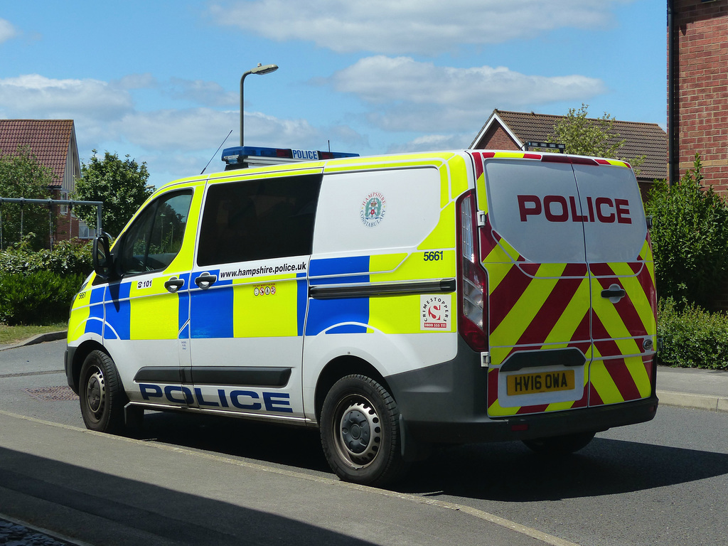 Hampshire Police Transit in Lee on Solent (1) - 3 June 2017