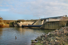 Alte Emschermündung. stillgelegtes Absturzbauwerk (Dinslaken) / 3.12.2023