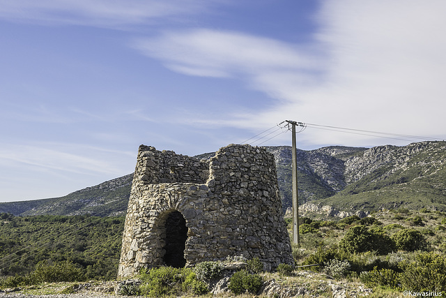 Vestiges d'un ancien moulin à vent. HWW ! ( + 2PIP )