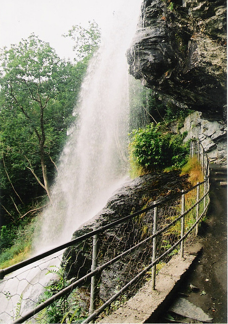 Steinsdalsfossen