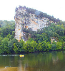 Canoé sur la Dordogne prés du rocher de Caudon