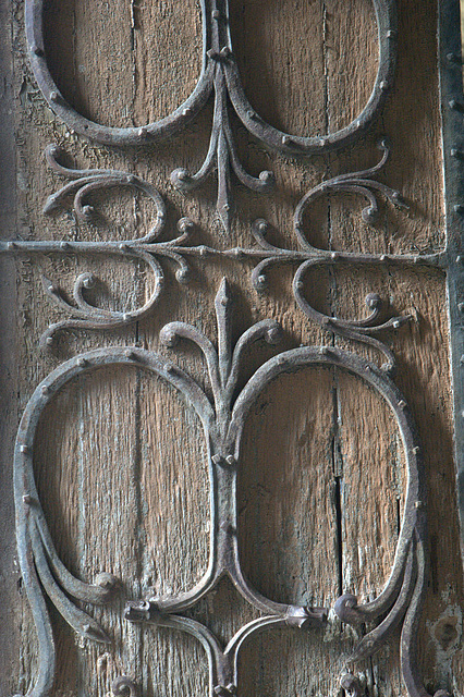 Ferrures de la porte de la basilique d'Orcival