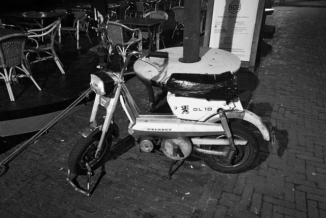 1987 Peugeot GL10 moped