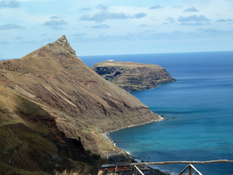 Blick zur Leuchtturminsel Ilhéu do Farol auf Porto Santo