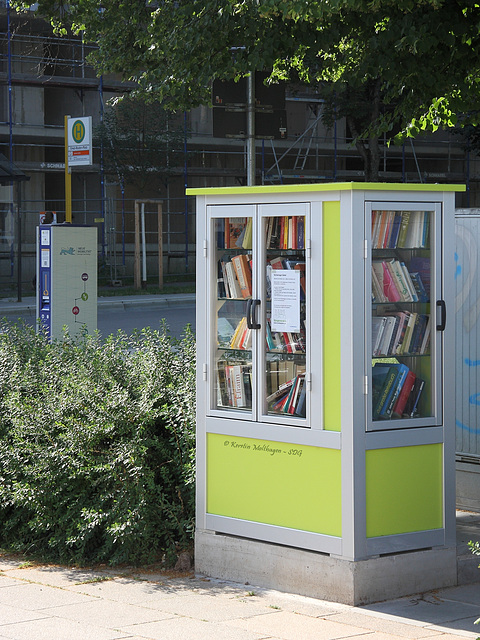 Öffentlicher Bücherschrank in Giebel