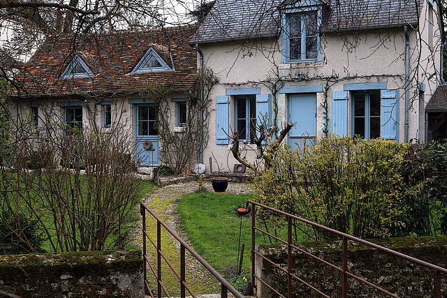 Pleine de charme avec en contrebas sa rivière