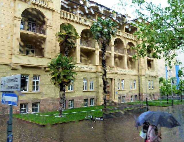 Universität Bozen im Regen