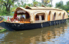 Ein neueres Hausboot in den Backwaters