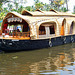 Ein neueres Hausboot in den Backwaters