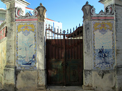 Tiles pannels on decadent walls.