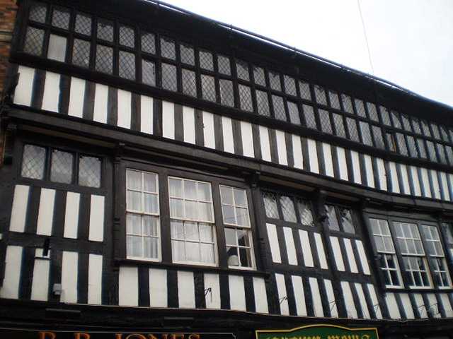 Crown Hotel (1585).