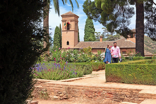 Alhambra - Ausblick von der Calle Real zum Hotel Parador