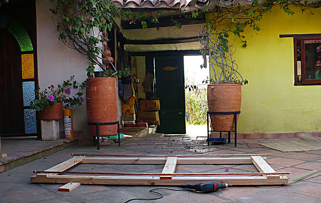 twining loom in construction