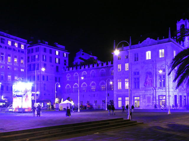 Piazza Caricamento in blu!