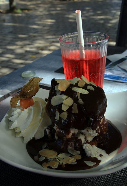 Comment est-ce possible de grossir de 2 kg avec 300 gr de gourmandise , c'est de la sorcellerie vaudou ! .