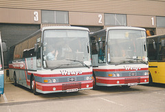 Wrays Coaches K818 HUM and L907 NWW at RAF Mildenhall – 23 May 1998 (396-07)