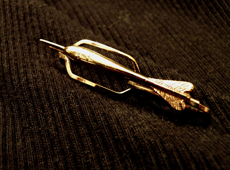 Dart tie bar