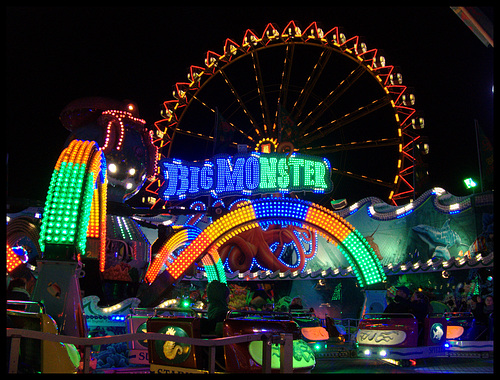 "Big Monster" und Riesenrad auf dem "Hamburger Dom"