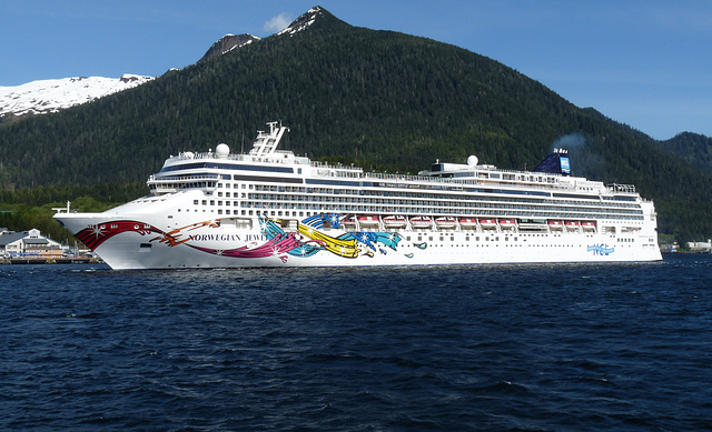 Cruiseliner 'Norwegian Jewel' at Ketchikan