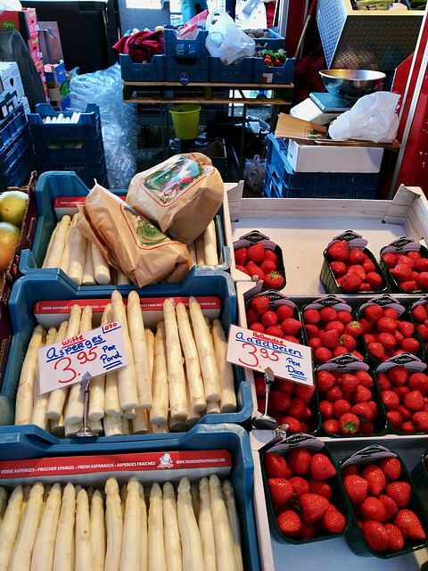 Asparagus and strawberries at the market