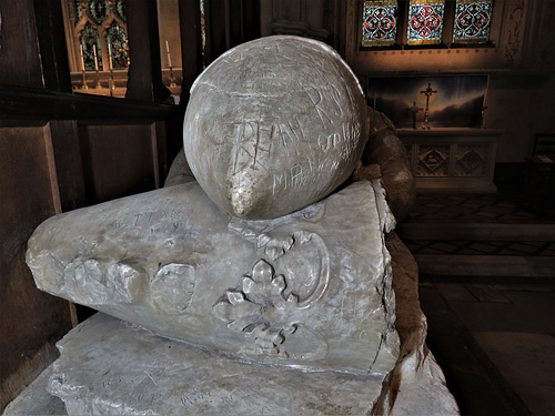 dorchester abbey church, oxon crest and helmet detail on alabaster tomb effigy of late c14 knight, c.1390, perhaps a member of the segrave family(43)